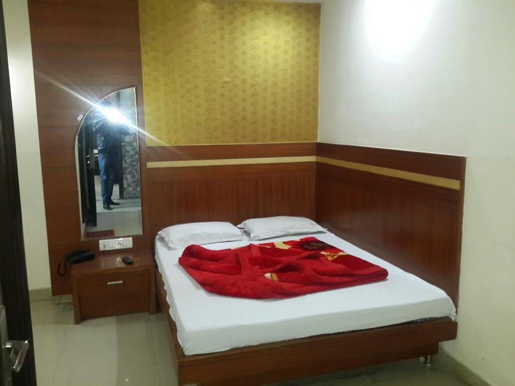 Hotel Shivam International - A Well Hygiene Property All Staff Vaccinated " Nova Deli Quarto foto