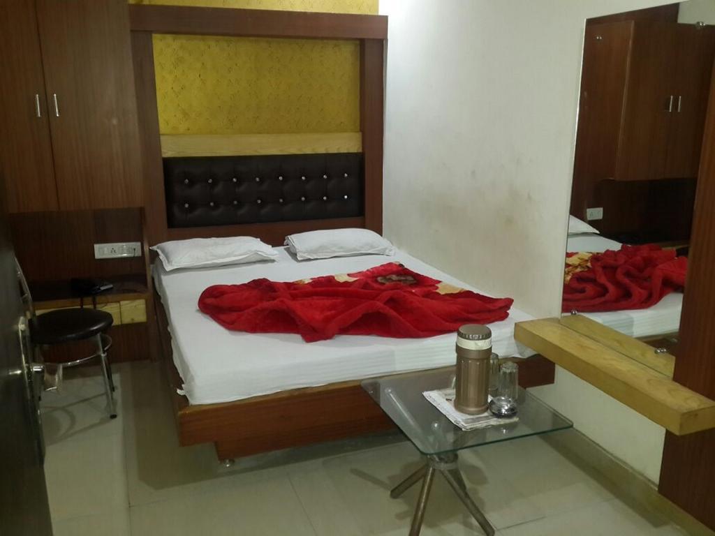 Hotel Shivam International - A Well Hygiene Property All Staff Vaccinated " Nova Deli Quarto foto