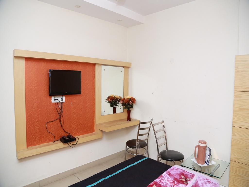 Hotel Shivam International - A Well Hygiene Property All Staff Vaccinated " Nova Deli Quarto foto