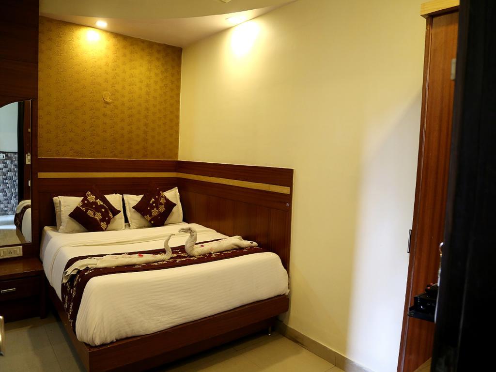 Hotel Shivam International - A Well Hygiene Property All Staff Vaccinated " Nova Deli Exterior foto
